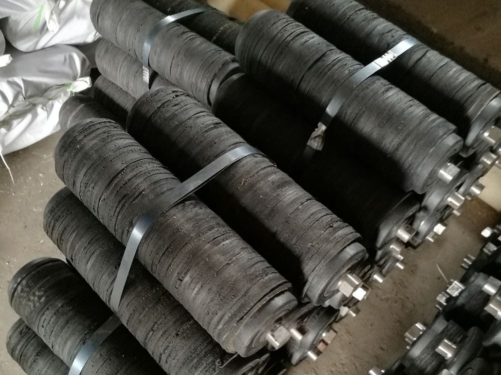 橡膠輪胎托輥(gǔn)